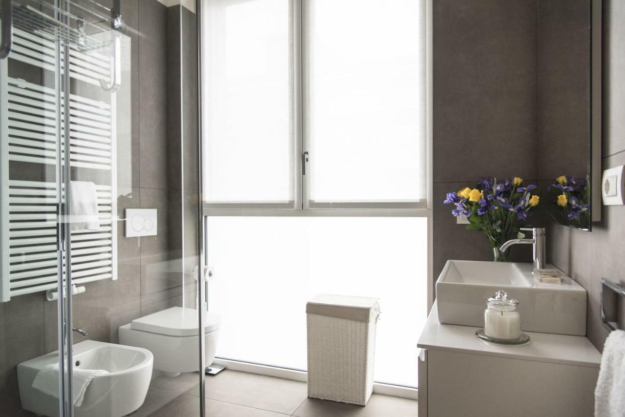 Design & New Center Apartments Милано Екстериор снимка