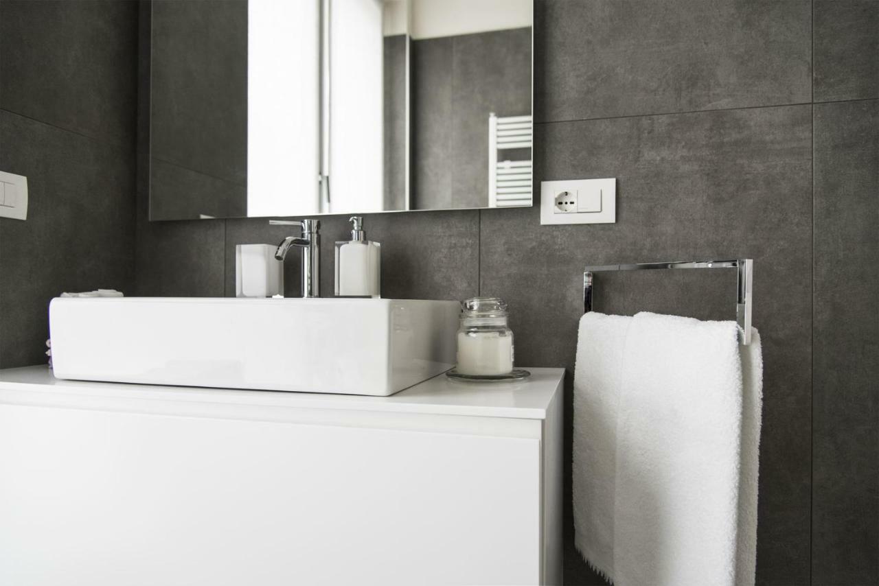 Design & New Center Apartments Милано Екстериор снимка